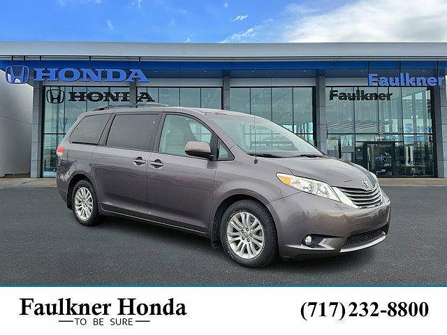 2013 Toyota Sienna Limited image 0