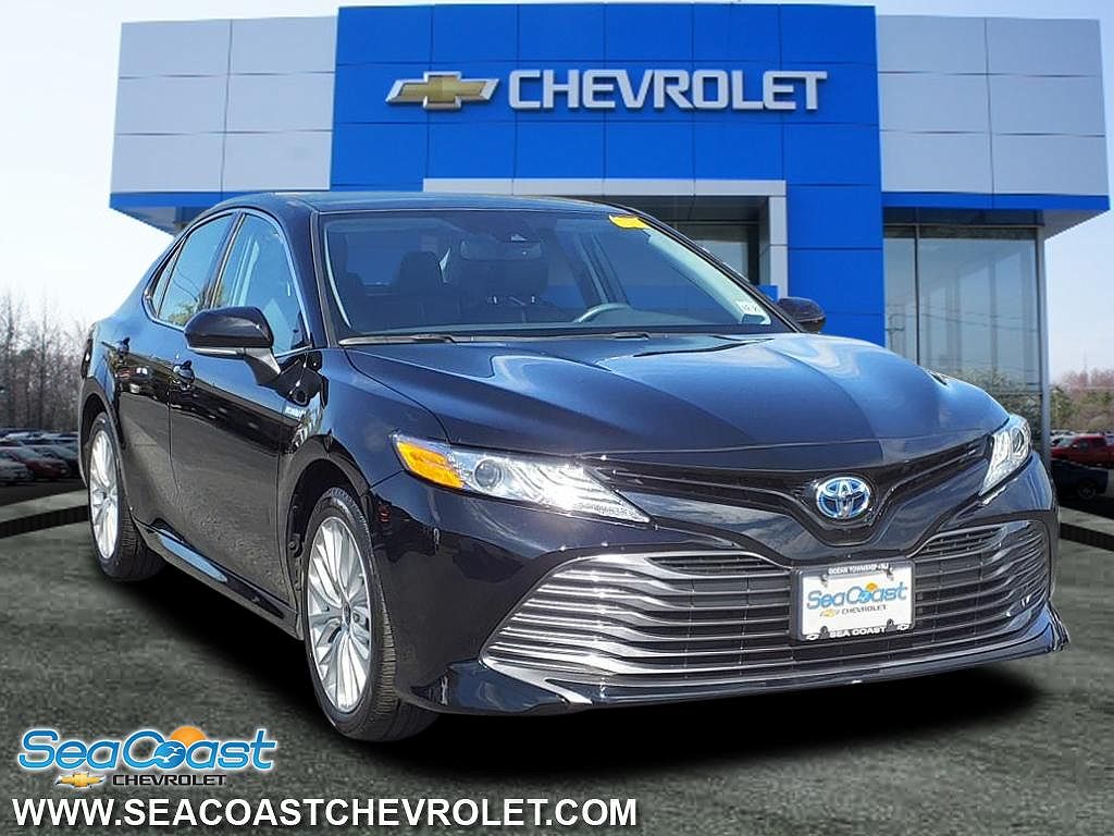 2020 Toyota Camry XLE image 0