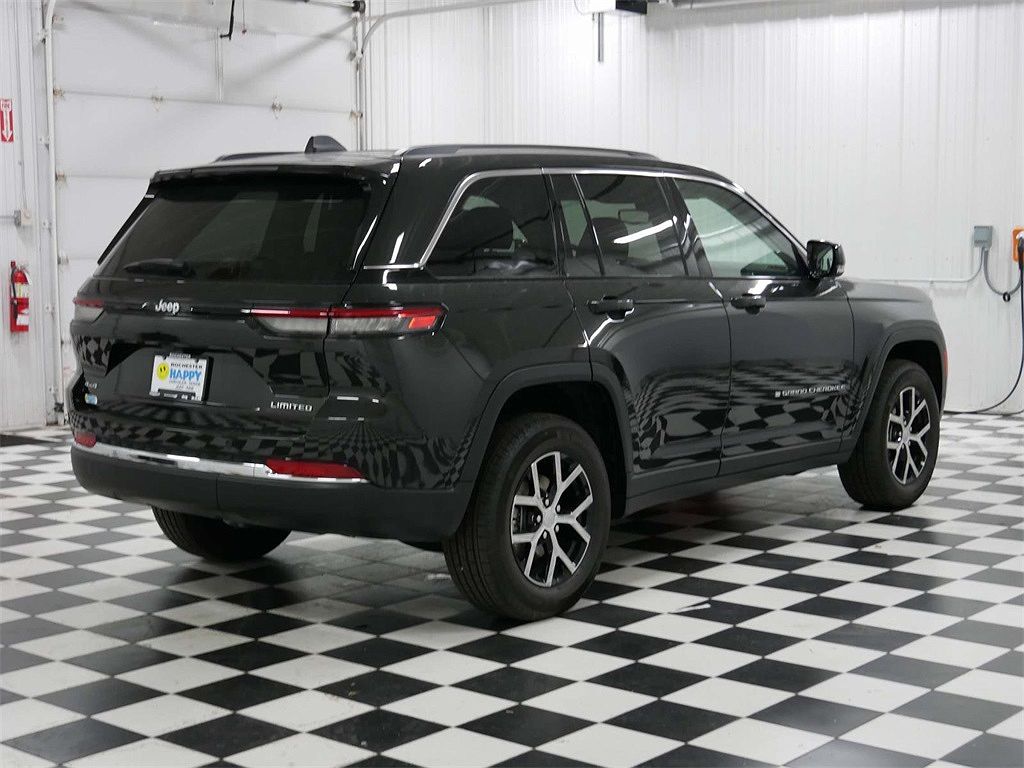 2023 Jeep Grand Cherokee Limited Edition image 2