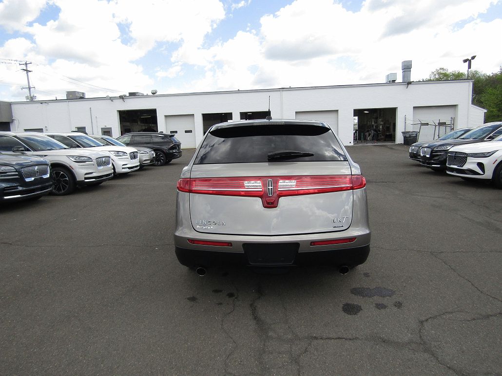 2016 Lincoln MKT null image 3