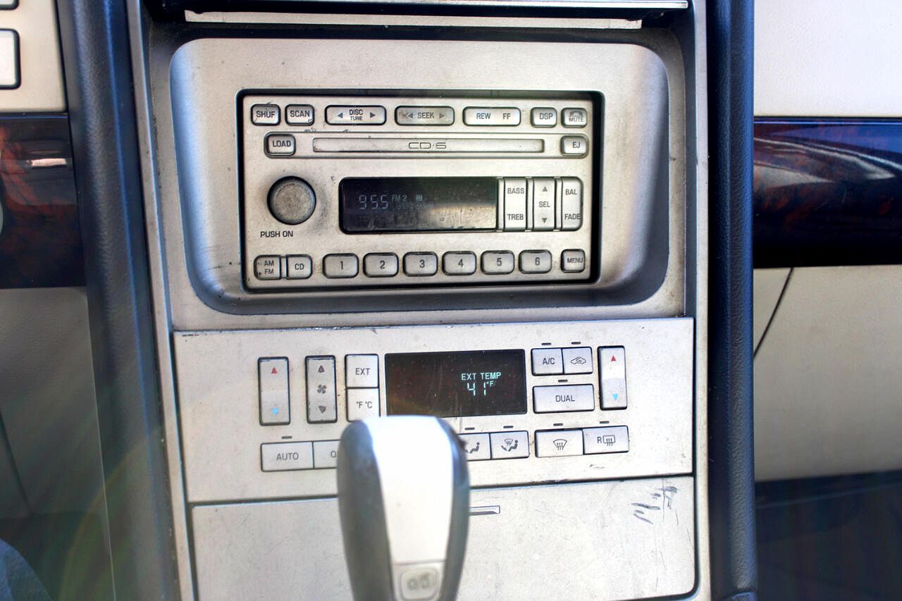 2003 Lincoln Navigator Luxury image 11