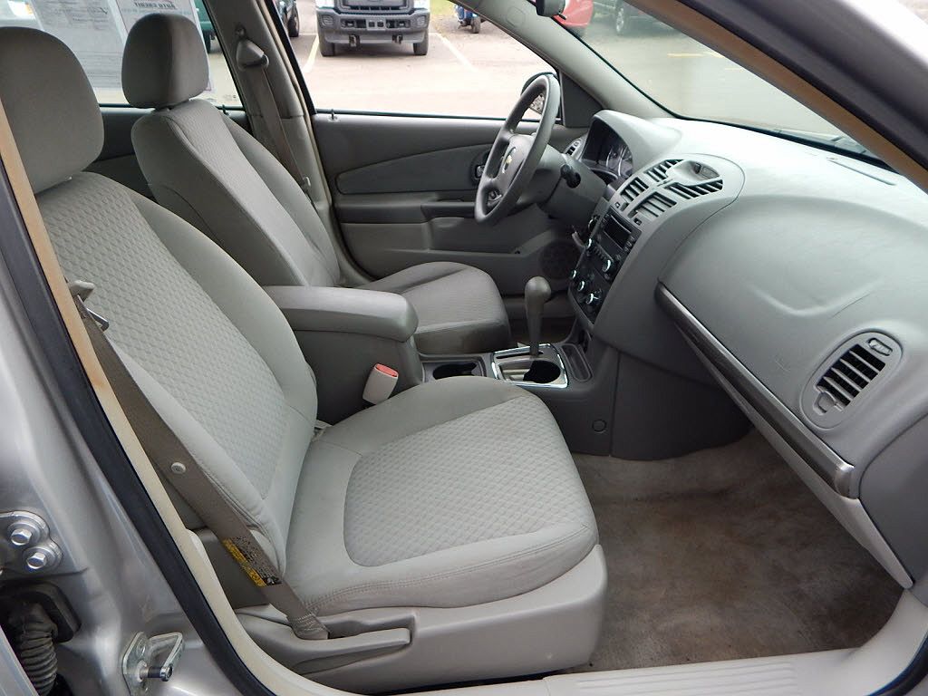 2006 Chevrolet Malibu LS image 11