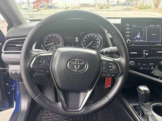 2023 Toyota Camry SE photo 3