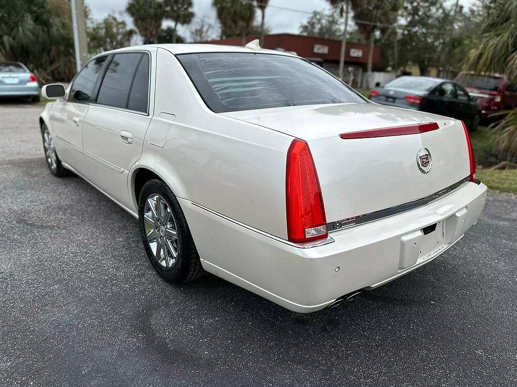 2010 Cadillac DTS Premium image 6
