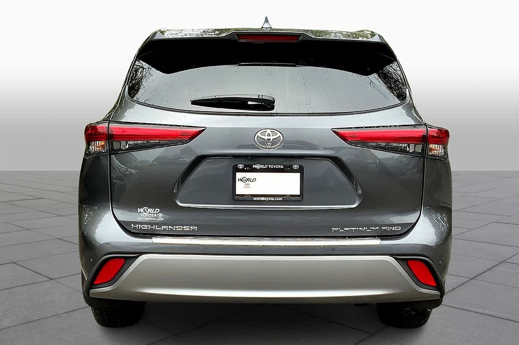2023 Toyota Highlander Platinum image 3