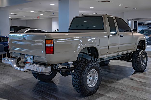 1993 Toyota Pickup SR5 image 3