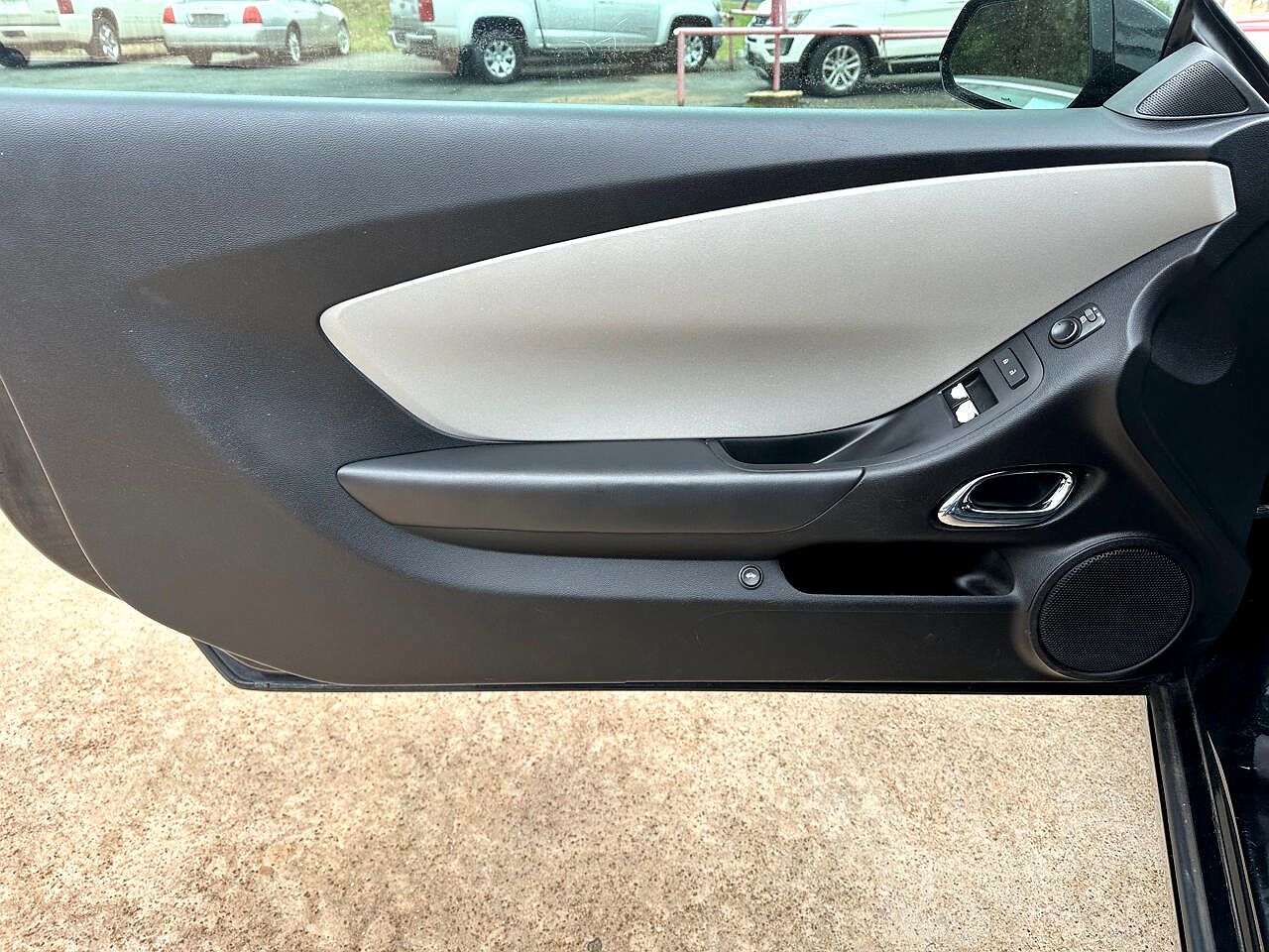2015 Chevrolet Camaro LT image 8