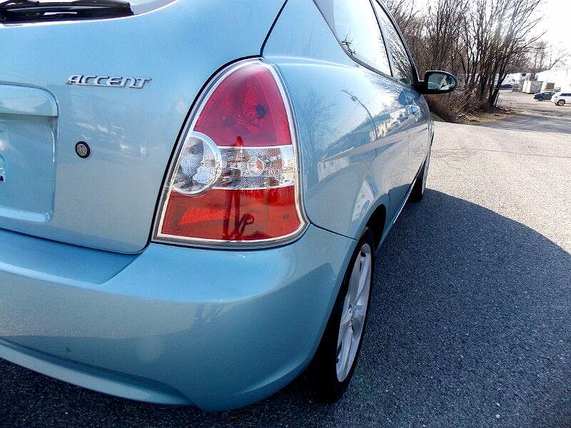 2007 Hyundai Accent SE image 11