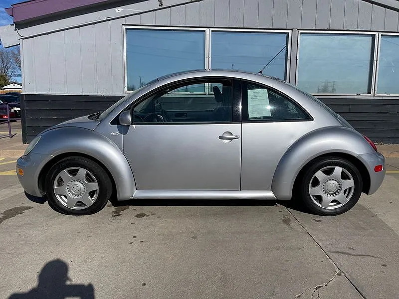 2001 Volkswagen New Beetle GLS image 1