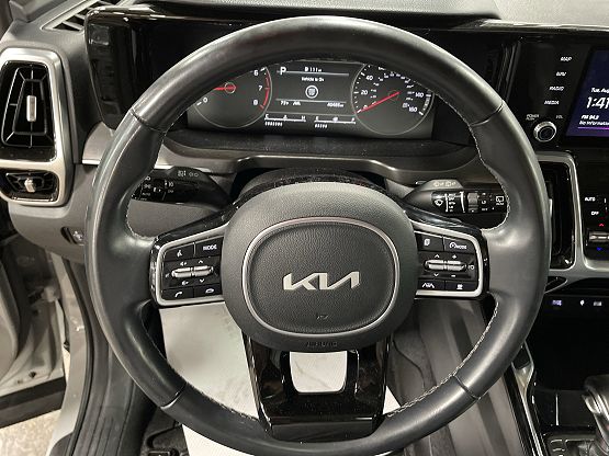 2022 Kia Sorento SX photo 2