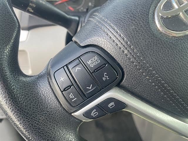 2017 Toyota Sienna L image 5