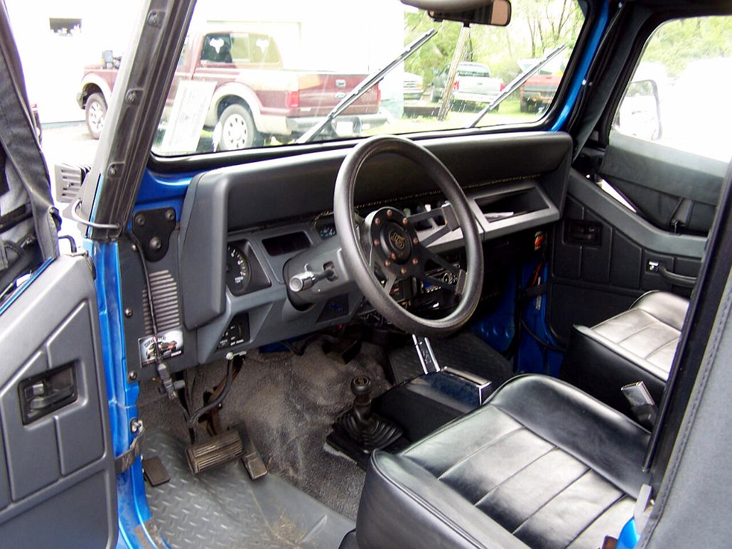 1993 Jeep Wrangler S image 4