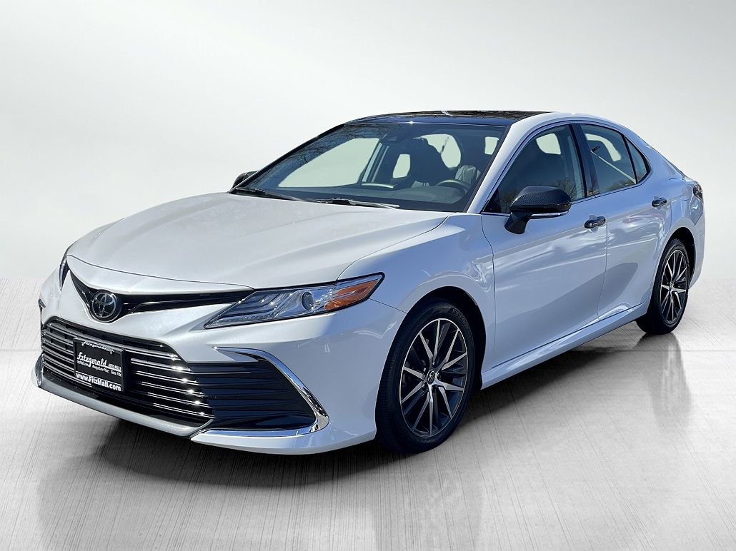 2022 Toyota Camry XLE image 3