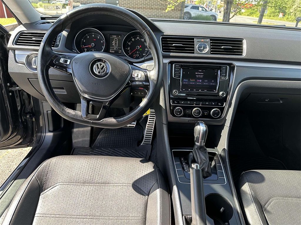 2017 Volkswagen Passat R-Line image 1