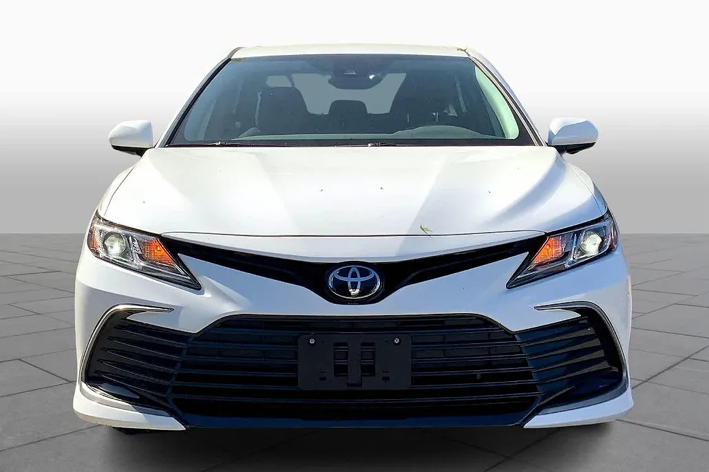 2023 Toyota Camry LE image 2