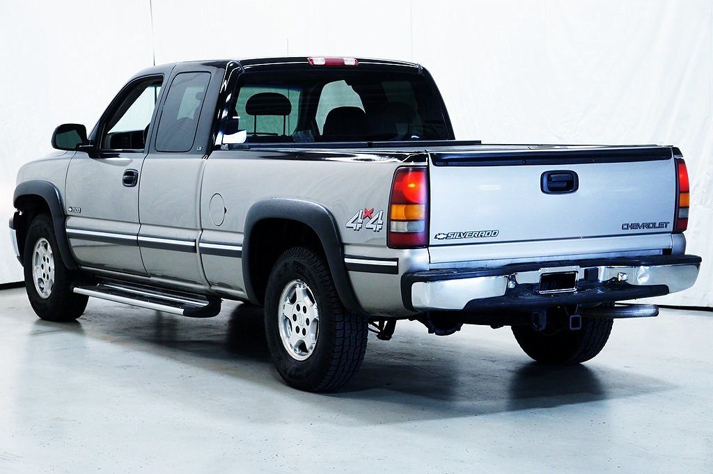 1999 Chevrolet Silverado 1500 LS image 3