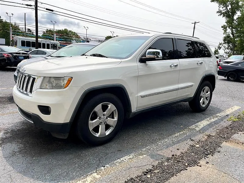2011 Jeep Grand Cherokee Limited Edition image 2