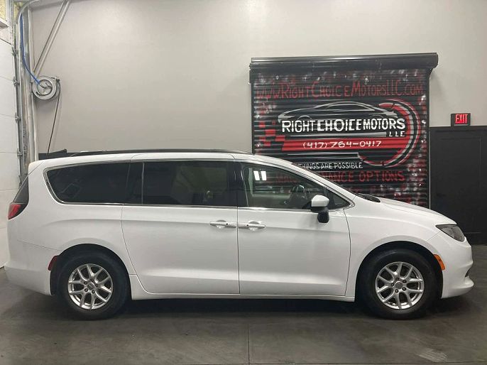 2020 Chrysler Voyager