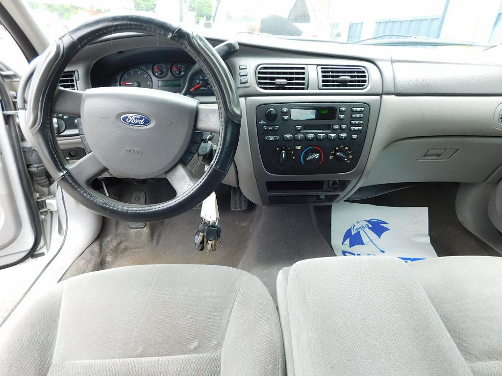 2007 Ford Taurus SE image 6