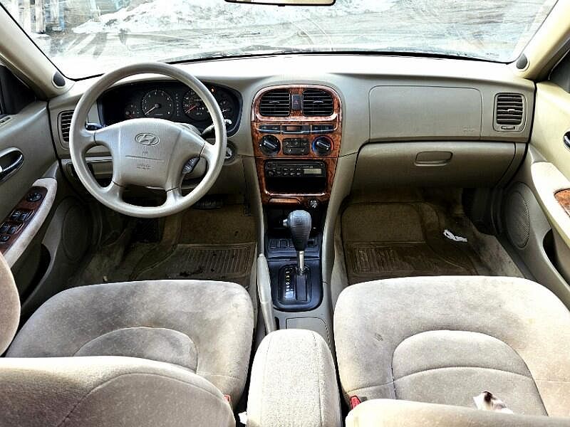 2001 Hyundai Sonata GLS image 2