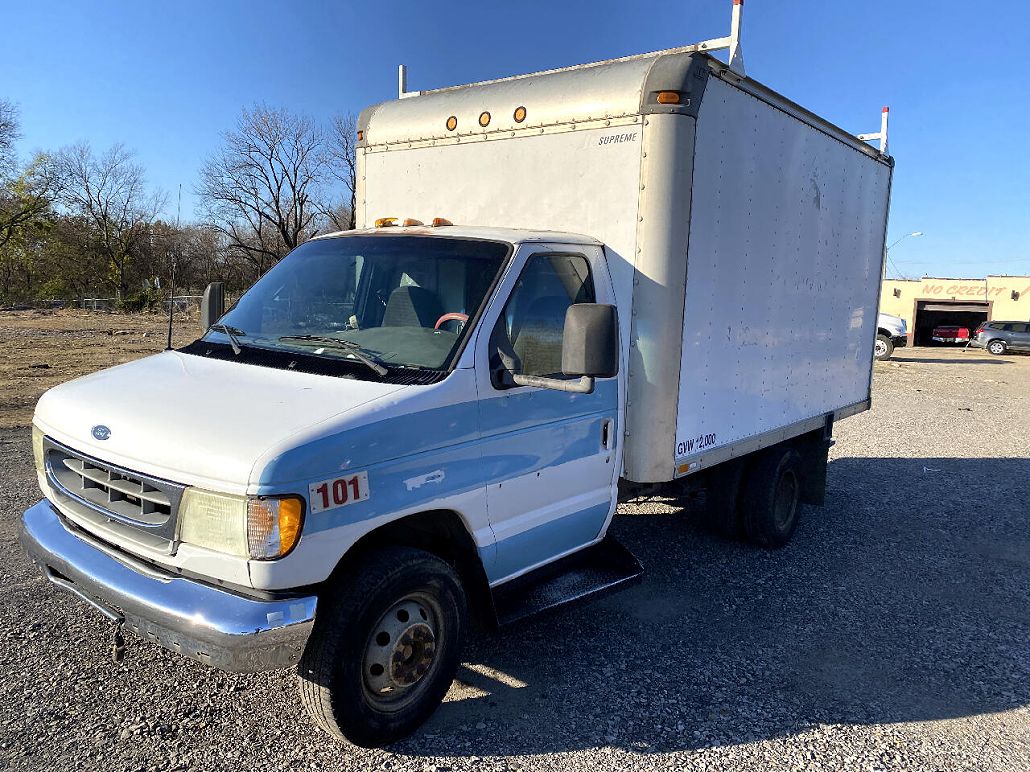 2002 Ford Econoline E-350 image 0