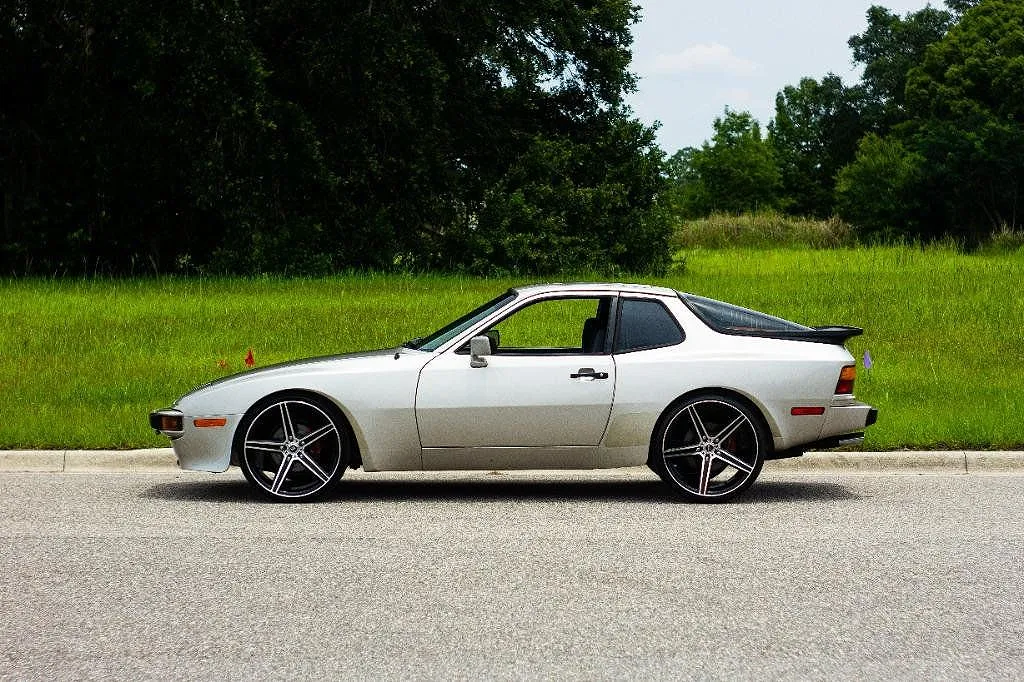 1984 Porsche 944 null image 1