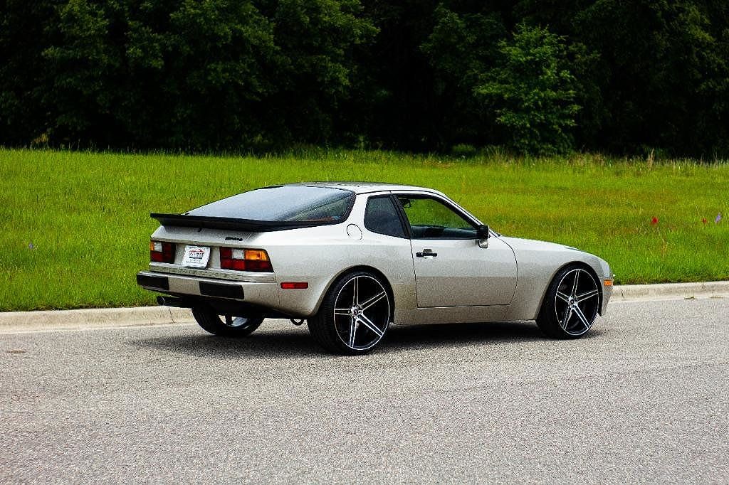 1984 Porsche 944 null image 4