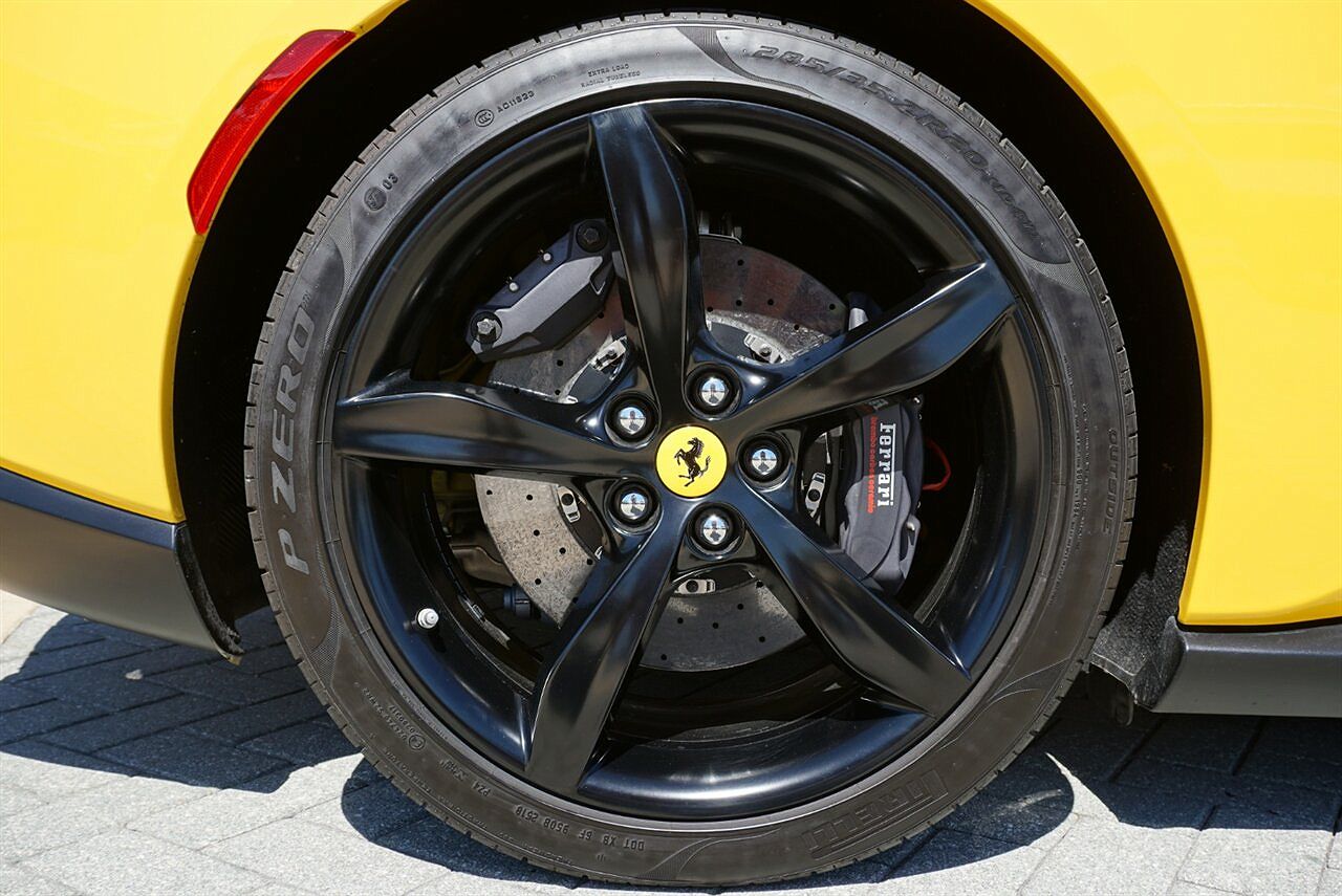 2019 Ferrari Portofino null image 29