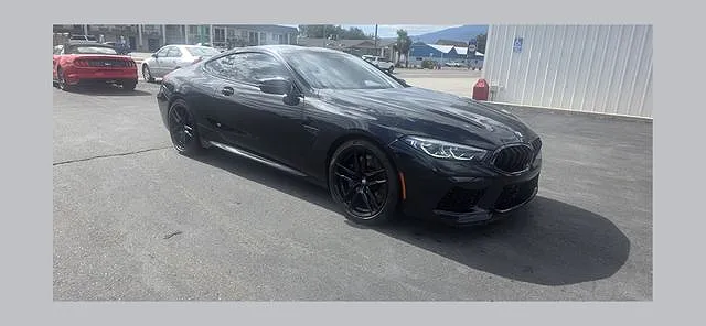 2022 BMW M8