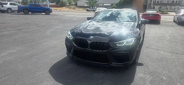 2022 BMW M8
