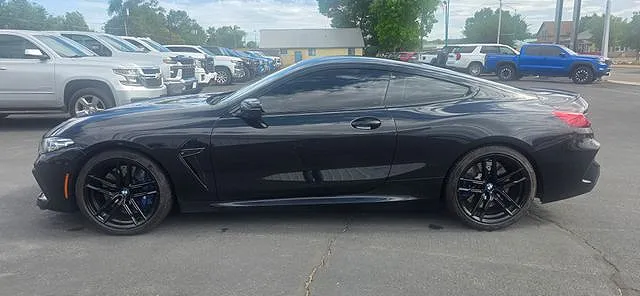 2022 BMW M8