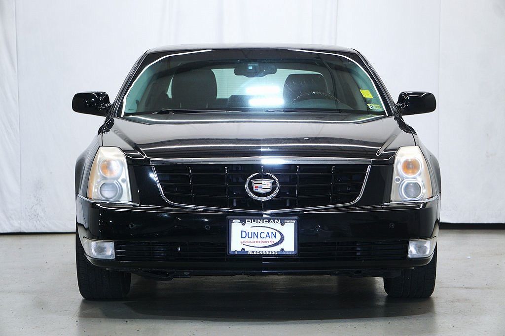2011 Cadillac DTS Premium image 1