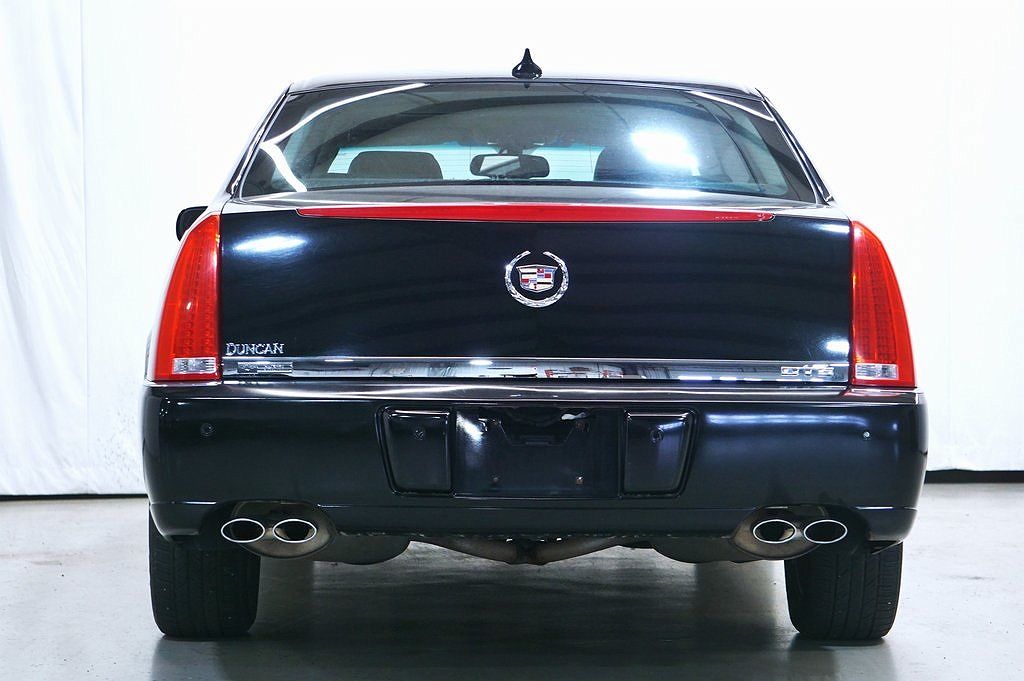 2011 Cadillac DTS Premium image 4