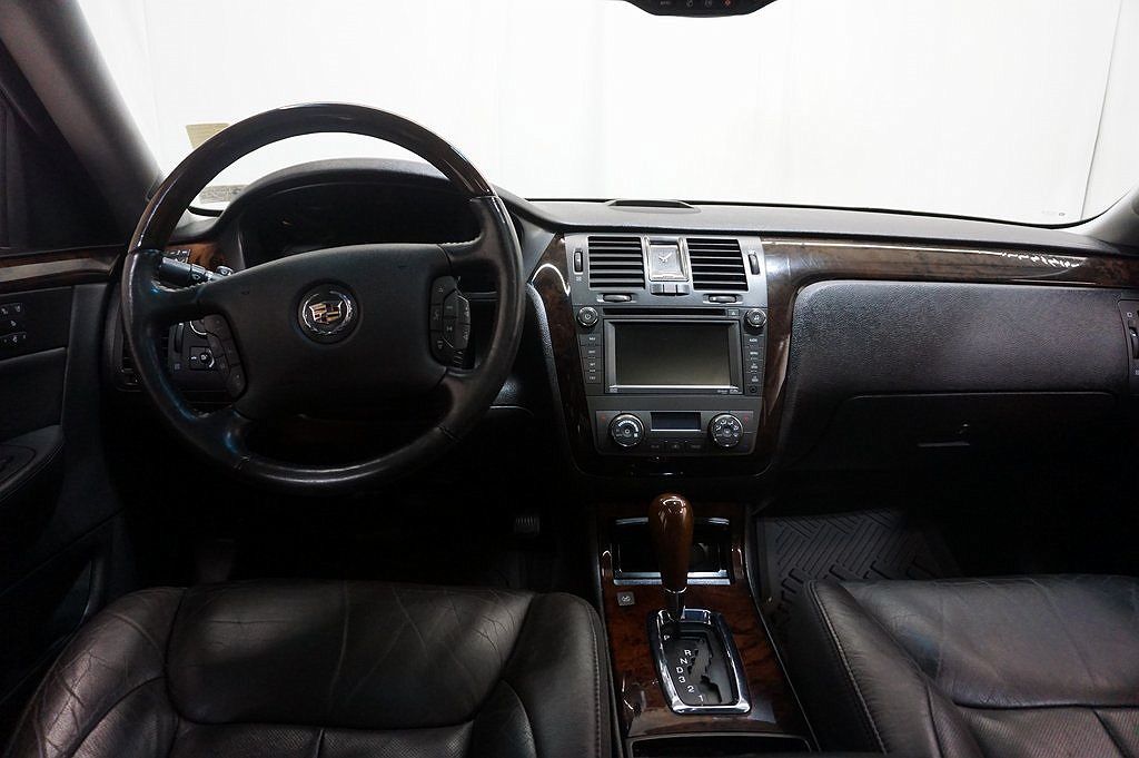 2011 Cadillac DTS Premium image 7