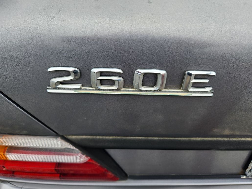 1988 Mercedes-Benz 260 E image 5