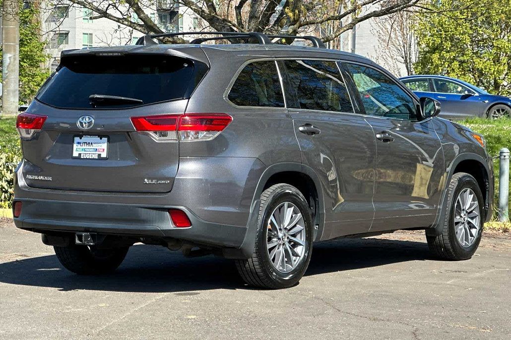 2018 Toyota Highlander XLE image 1