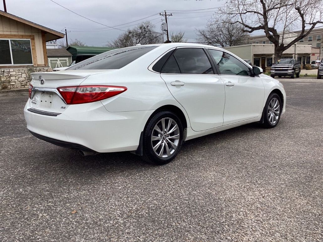 2017 Toyota Camry XLE image 4