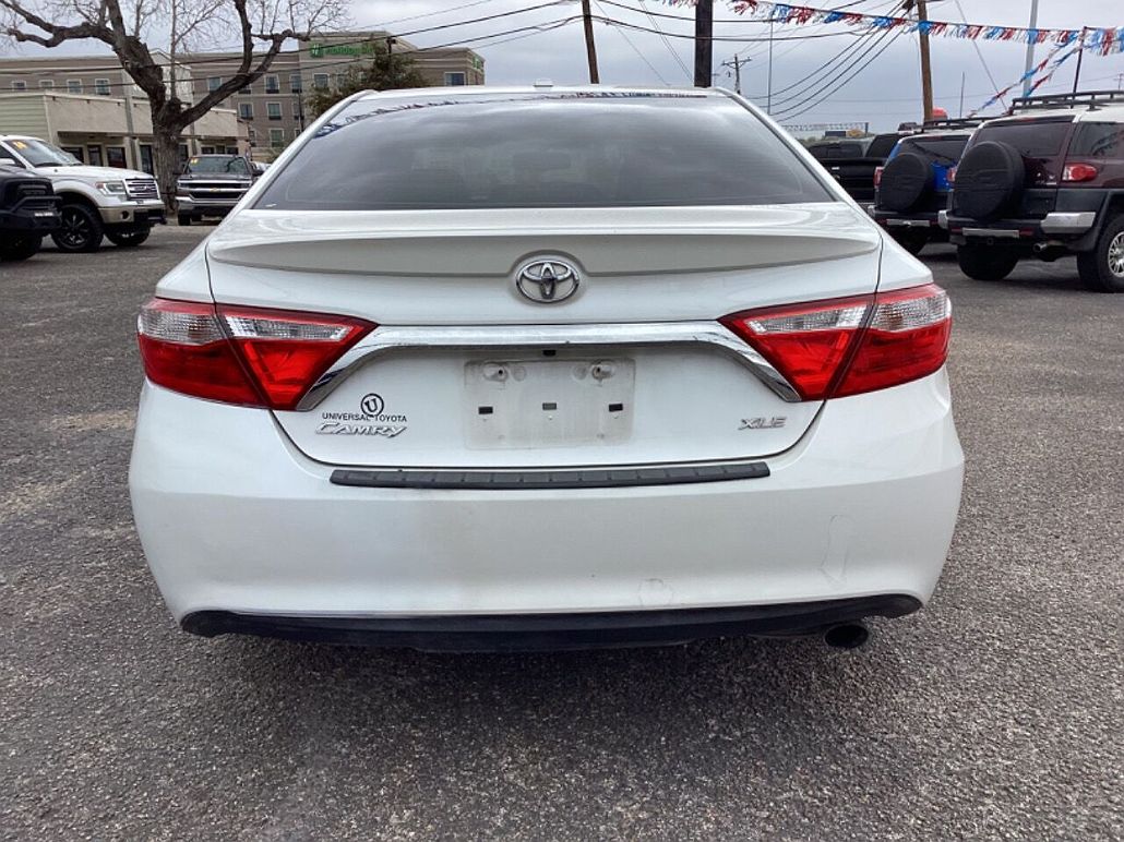 2017 Toyota Camry XLE image 5