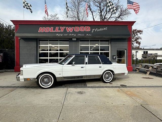 1986 Lincoln Town Car null image 0