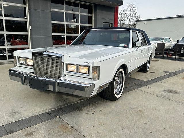 1986 Lincoln Town Car null image 5