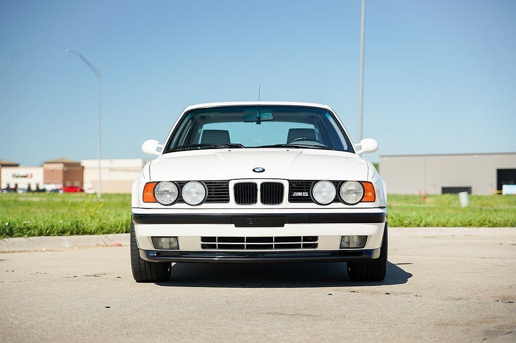 1993 BMW M5 null image 2