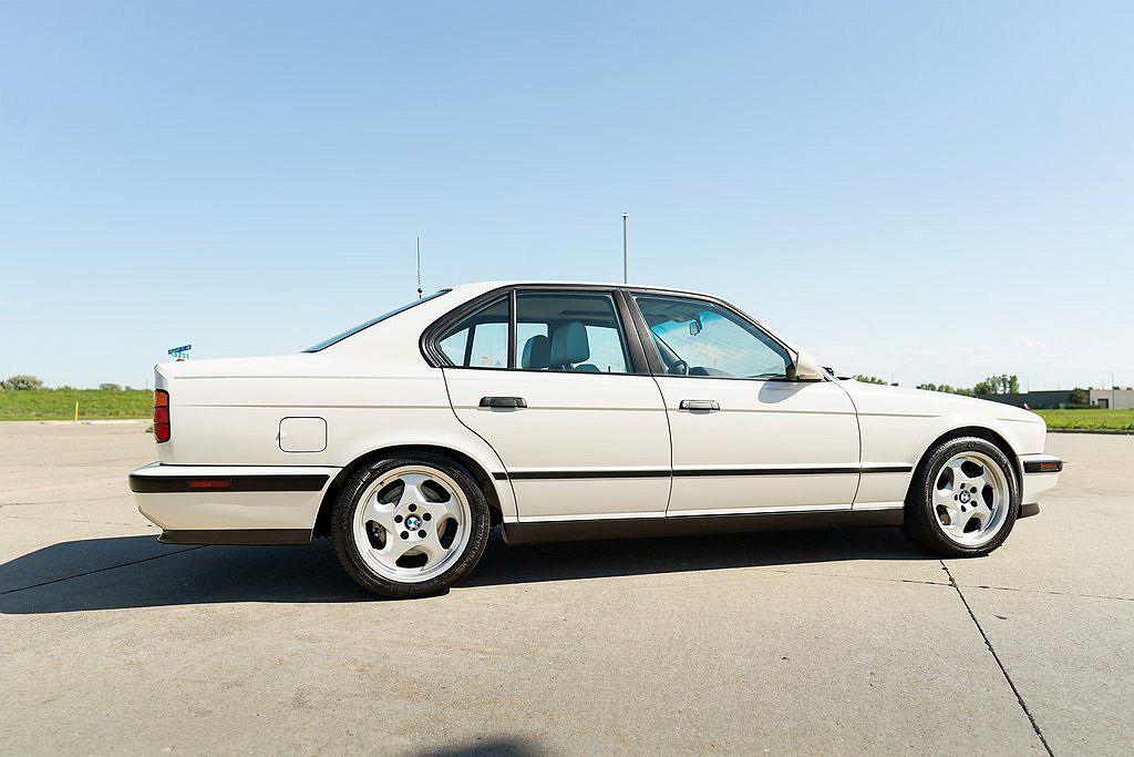 1993 BMW M5 null image 6