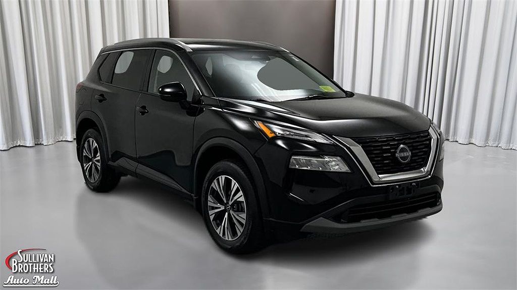 2022 Nissan Rogue SV image 2