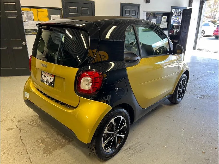 2017 Smart Fortwo Passion image 3
