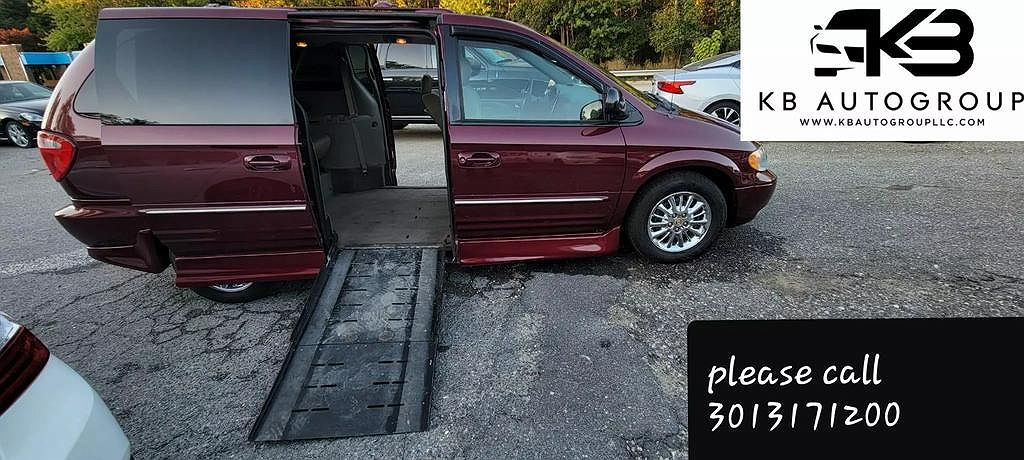 2002 Chrysler Town & Country Limited Edition image 0
