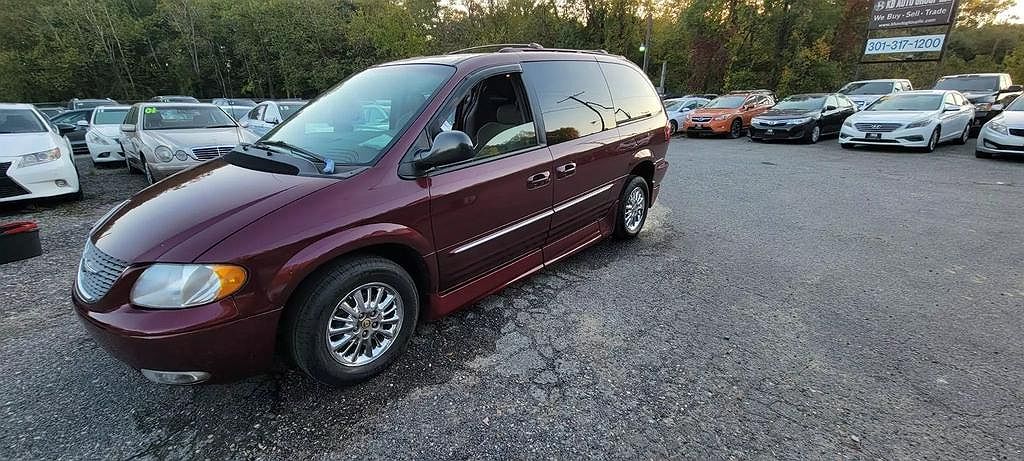 2002 Chrysler Town & Country Limited Edition image 1