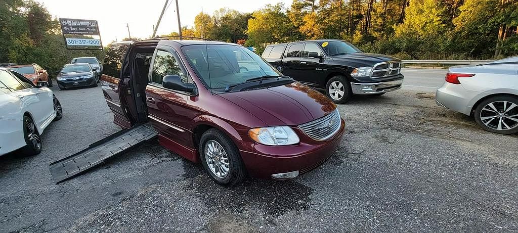 2002 Chrysler Town & Country Limited Edition image 3