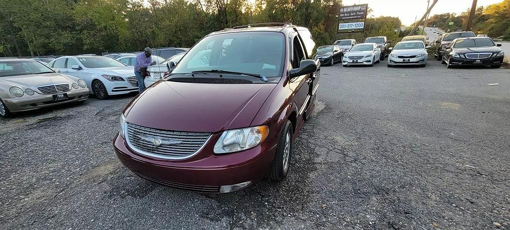 2002 Chrysler Town & Country Limited Edition image 4