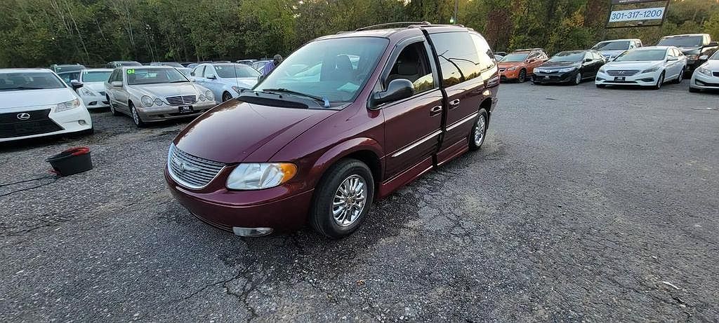2002 Chrysler Town & Country Limited Edition image 5