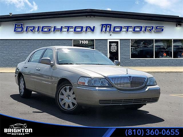 2005 Lincoln Town Car Signature Limited image 0